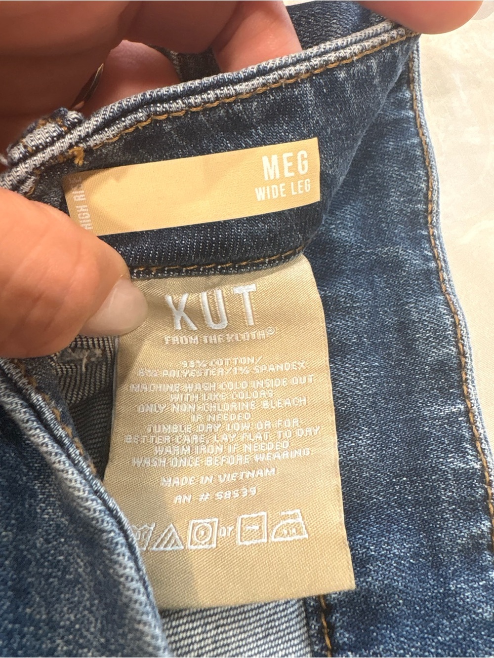 Kut from the Kloth Light Blue Above Ankle-Leg Jeans - Picture 3 of 4